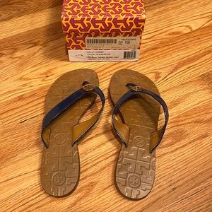 EUC Tory Burch Patent Thora flip flops- Size 8